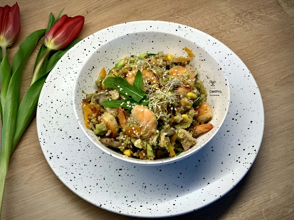 Bowl z krewetkami i komosą | DietPro